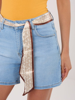 Jasnoniebieskie jeansowe szorty z prostą nogawką 