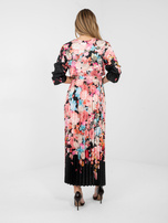 Czarna satynowa sukienka z paskiem