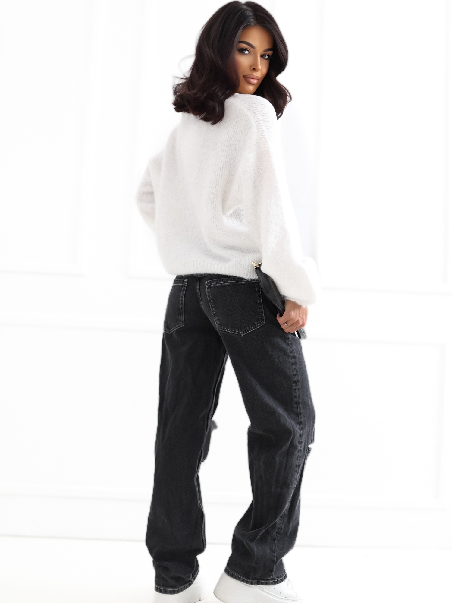 Ecru damski sweter oversize z okrągłym dekoltem