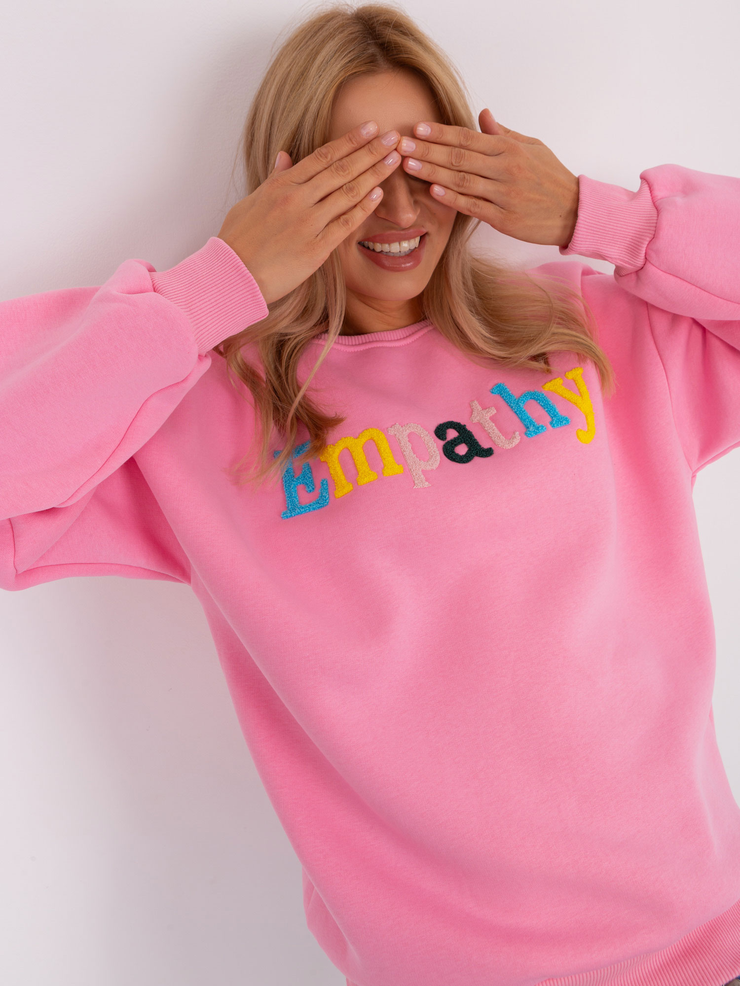 Różowa bluza bez kaptura o kroju oversize