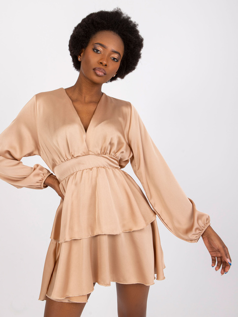 Jasnobeżowa sukienka z falbaną Rimini