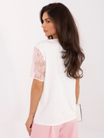 Jasnoróżowa elegancka bluzka z krótkim rękawem