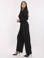 Czarny damski garnitur z szerokimi spodniami