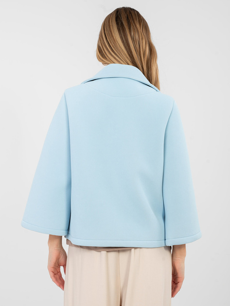 Jasnoniebieski piankowy płaszcz z kołnierzem