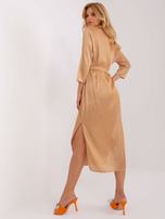 Hurt Camelowa midi sukienka koktajlowa z rękawem 3/4