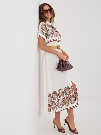 Brązowa letnia sukienka z plecionym paskiem