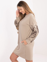 Ciemnobeżowa dresowa sukienka z miękkiej tkaniny RUE PARIS