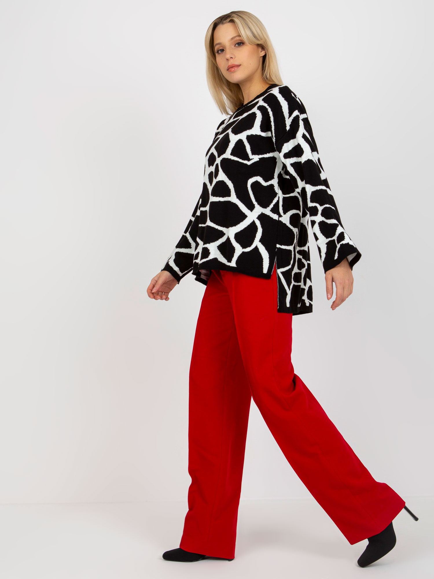 Biało-czarny wzorzysty sweter oversize