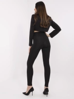 Czarne damskie legginsy z ozdobną naszywką 