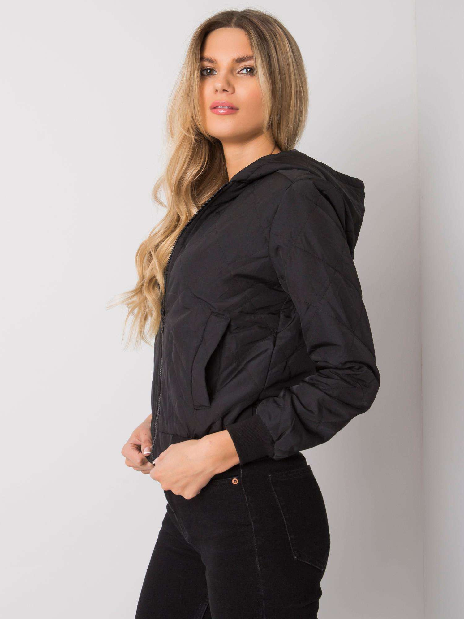 Schwarze gesteppte Jacke mit Kapuze Larah.