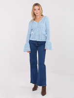 Helleblaue, durchbrochene Strickjacke mit Knöpfen.