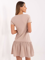 Beżowa sukienka z krótkim rękawem RUE PARIS 