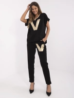 Czarny damski komplet z naszywkami w kształcie V