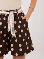 Brązowe letnie szorty z paskiem w stylu apaszki