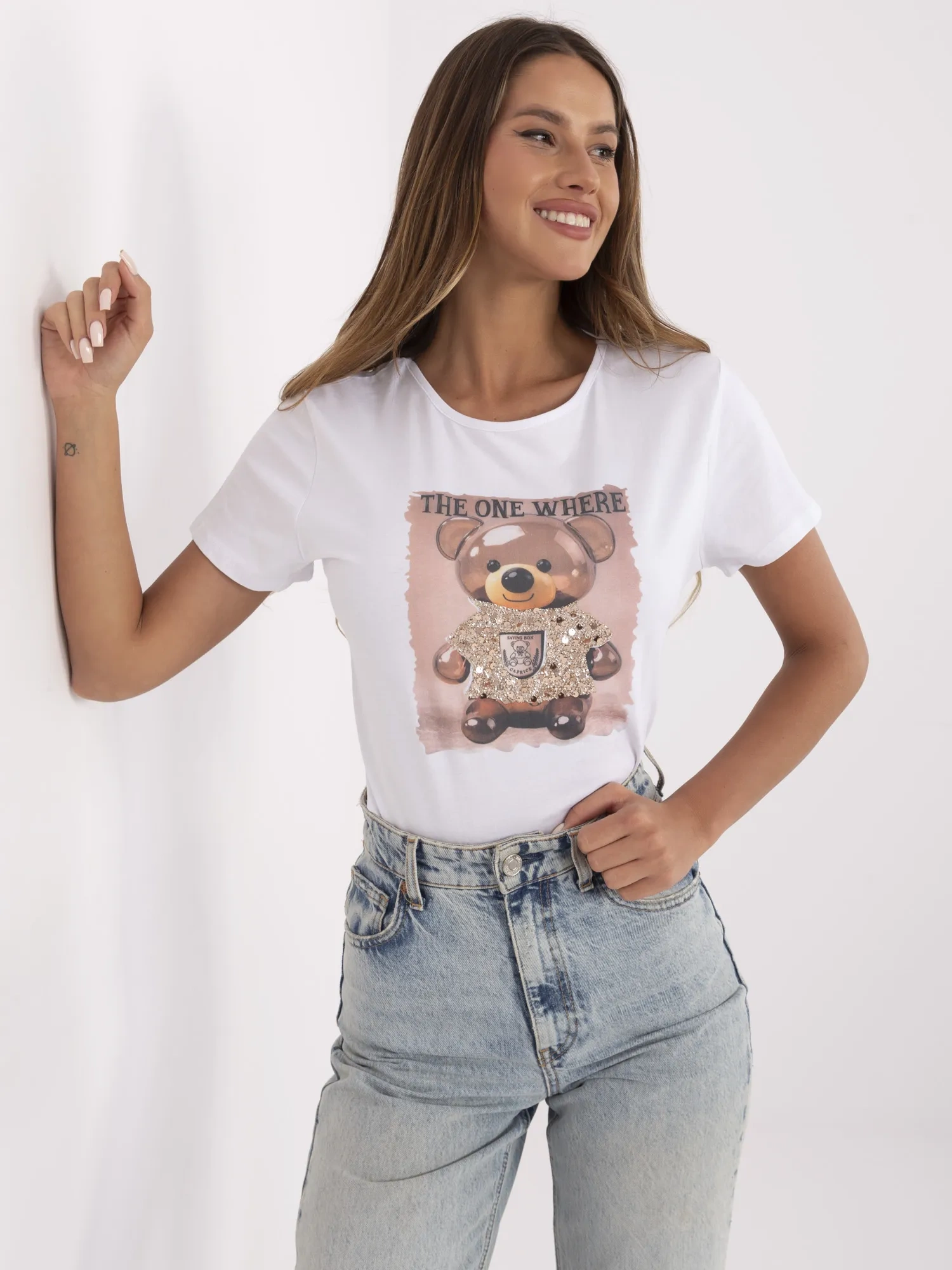 Biało-beżowy damski t-shirt z nadrukiem