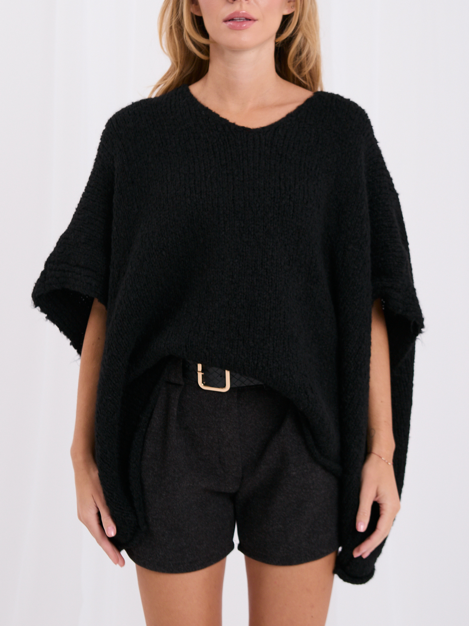 Czarny damski sweter oversize z domieszką wełny