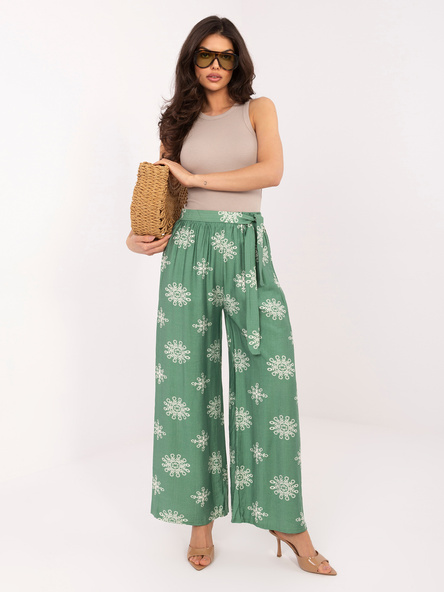 Zielone letnie spodnie we wzory
