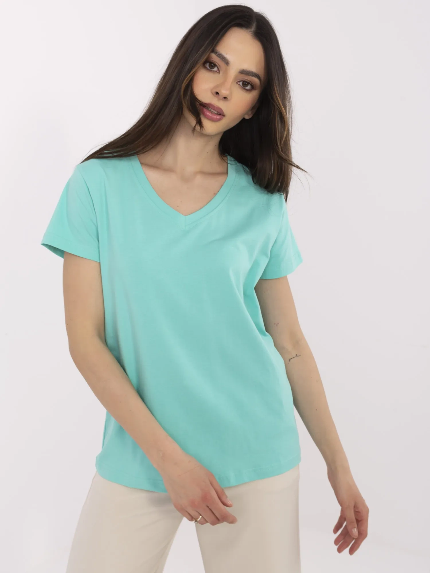 Turkusowy t-shirt o klasycznym kroju BASIC FEEL GOOD