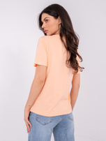 Brzoskwiniowy damski t-shirt z haftem