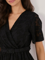 Czarna rozkloszowana sukienka z krótkim rękawem