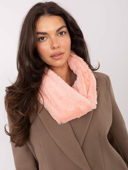 Brzoskwiniowy przyjemny w dotyku komin