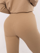 Hurtownia Ciemnobeżowy komplet z legginsami w prążek