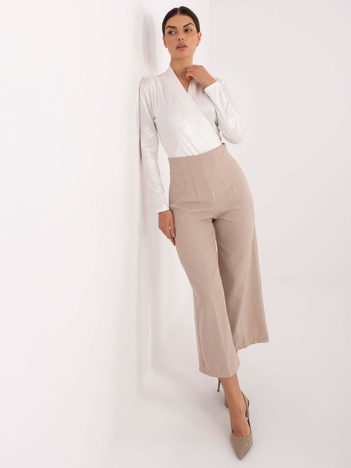 Ecru eleganckie body z kopertowym dekoltem