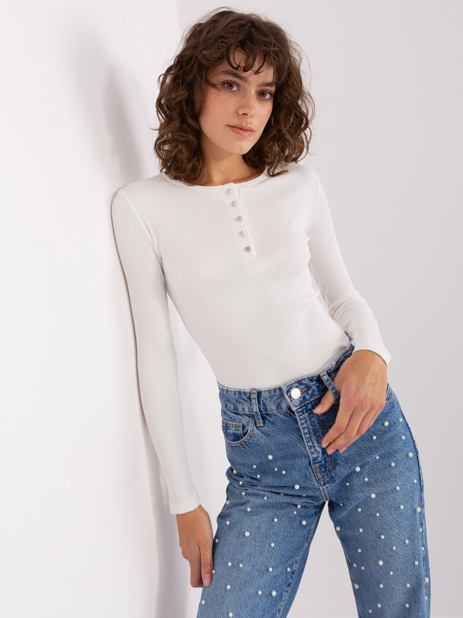 Hurt Ecru Bluse mit dekorativen Knöpfen BASIC FEEL GOOD.