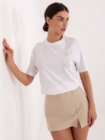 Biały t-shirt z nadrukiem na plecach