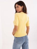 Gelber klassischer Pullover aus Viskose.