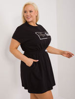 Hurt Czarna mini sukienka plus size z napisem 