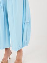 Jasnoniebieskie sztruksowe spodnie z zakładkami