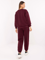 Bordeauxfarbener Jogger-Hosen-Anzug.