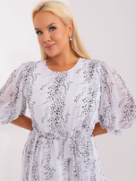 Hurtownia Biała sukienka plus size z falbaną