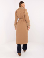 Camelowy długi płaszcz zimowy z paskiem RUE PARIS 