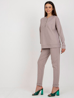 Hurtownia Ciemnobeżowy komplet casualowy z guzikami