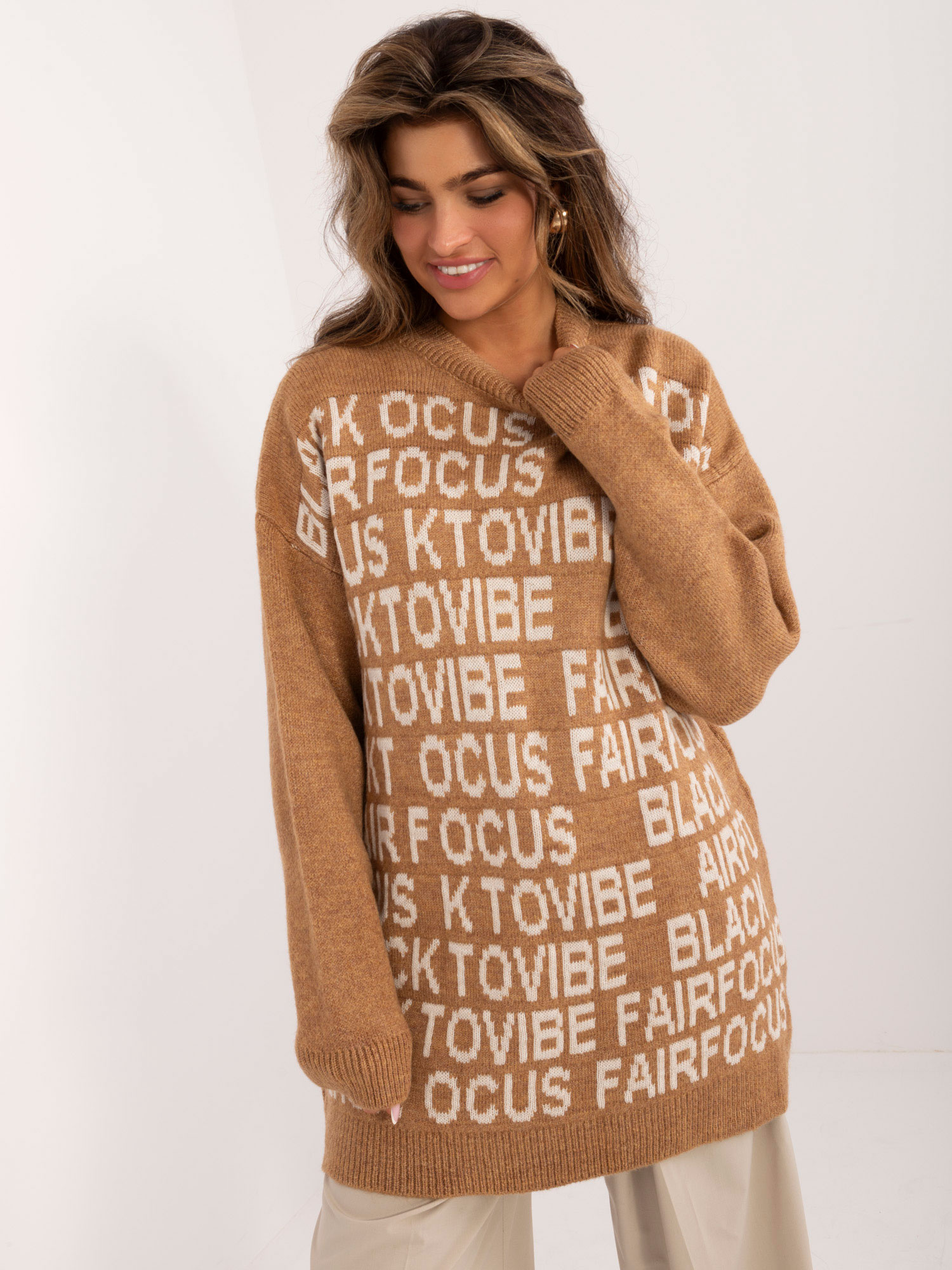 Sweter camelowy
