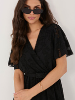 Czarna rozkloszowana sukienka z krótkim rękawem