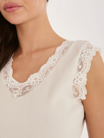 Jasnobeżowy prążkowany top bez rękawów  