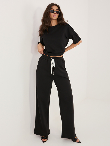 Czarne dresowe spodnie wide leg od kompletu