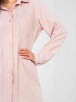 Pastelowa różowa sukienka z zaszytymi zakładkami RUE PARIS