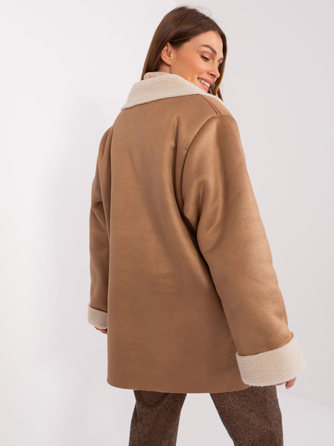 Hurt Camelowo-beżowy kożuch z zapięciem na guziki