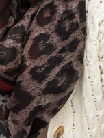 Hurt black-red scarf in animal pattern.