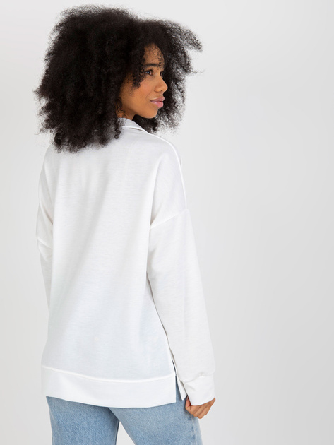 Hurtownia Ecru bawełniana bluzka oversize z naszywką