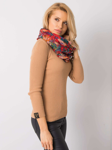 Czerwona chusta w kwiatowy wzór