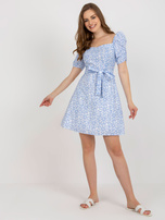 Hurt Biało-niebieska letnia sukienka z krótkim rękawem