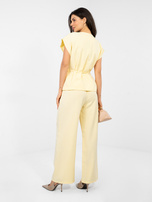 Pastelowy żółty komplet z ozdobnym guzikiem RUE PARIS 