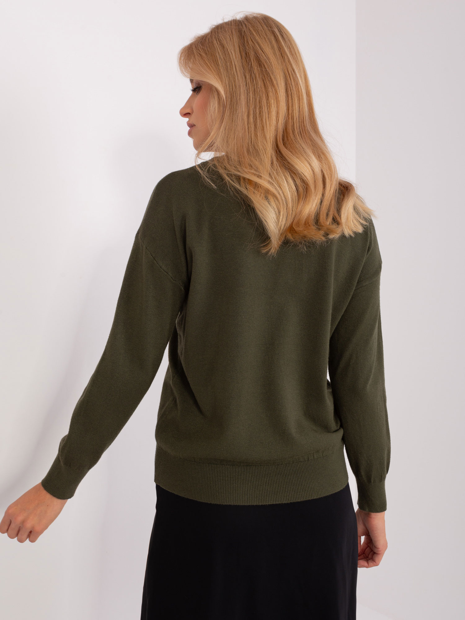 Khaki sweter klasyczny z okrągłym dekoltem