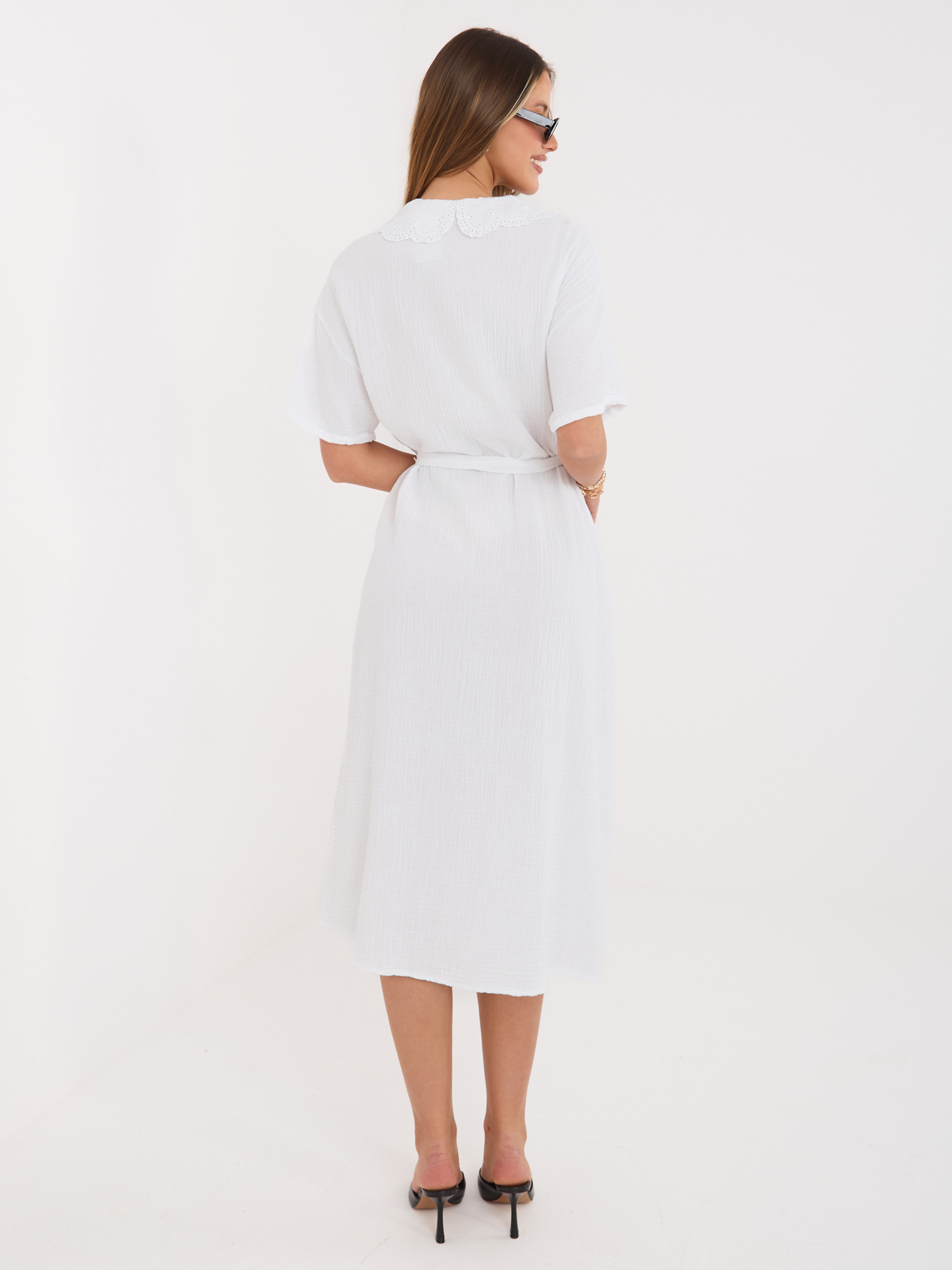 Biała muślinowa sukienka z krótkim rękawem 