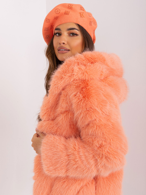 Hurtownia Brzoskwiniowy beret damski z biżuteryjną aplikacją